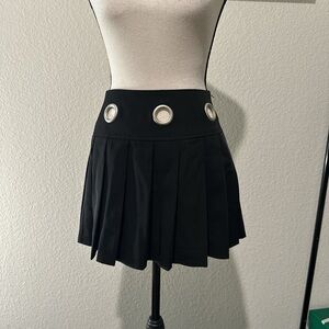 Chic Black Pleated Skirt with Grommet Detail